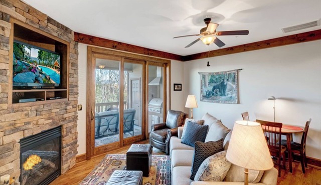 Chalakee Lodge CI-1- Mountain View, Gated Resort, Indoor/Outdoor Pools & Hot Tub