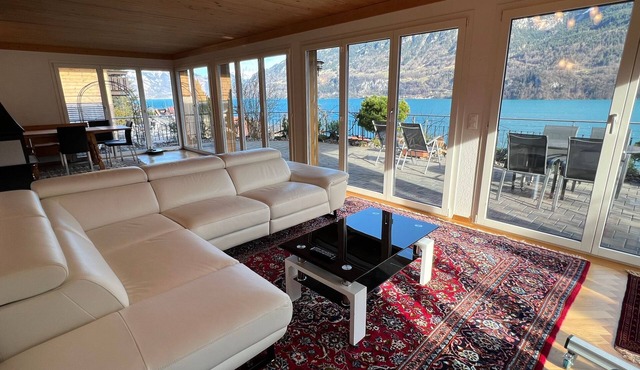 Chalet-Alpine & Lake View, 4 BRs, Central AC, sleeps 8-Niederried bei Interlaken