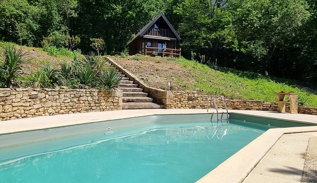Chalet house, private heated pool (15/05 to 01/10) at the gateway to the Perigord Noir