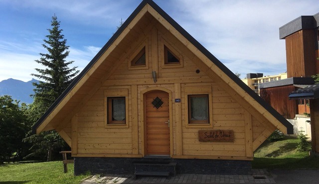 CHALET SABOT OF STANDING VENUS AT THE FOOT OF TRACKS