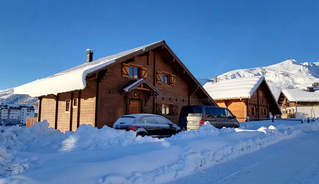 CHALET 12-14 Persons 200 Metres from the slopes