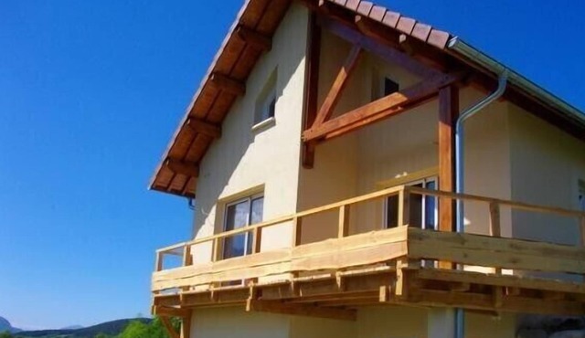 Chalet-style house for 5 people.