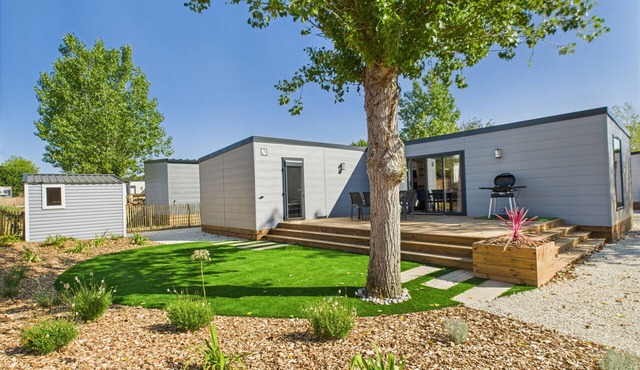 Chalet with pool for 4 adults/2 children