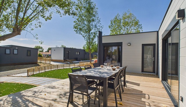 Chalet for 6 with shared heated pool