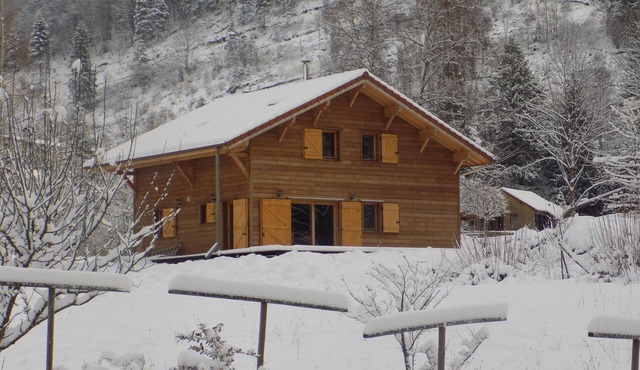 Chalet in a quiet location, private pond for fishing or swimming - 5 Bedrooms-