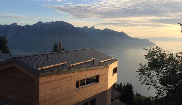 Chalet à la Montagne. Vue Exceptionnelle sur le lac et les Alpes. Havre de Paix
