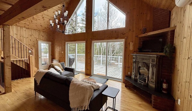 Chalet à proximité du village de Baie St-Paul, dans un secteur paisible.