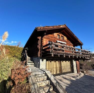 Chalet à Savièse en bordure de forêt