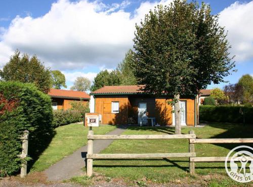 Chalet à Usson-en-Forez avec cheminée, animaux admis et terrasse - FR-1-496-163