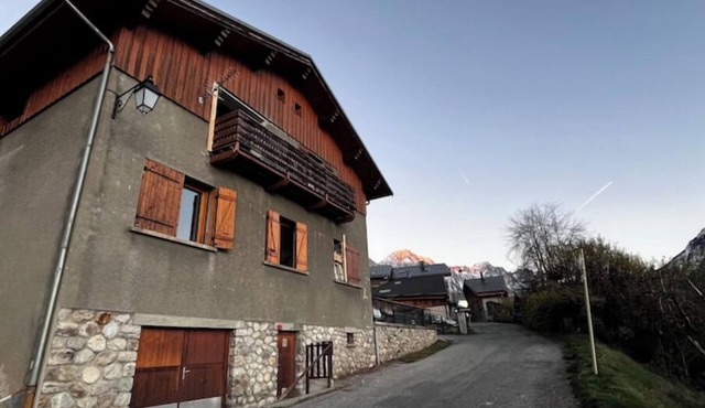 Chalet école des Cîmes! Authentic chalet, mountain view, close to the 3 Valleys