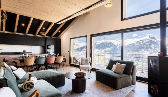 Chalet, 100m from ski slopes, Ground floor, view mountain, sauna, terrace, balcony