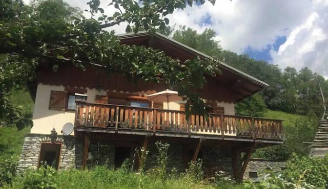 Chalet 150m2, 2 terraces, barbecue, panoramic view 7 min from Bourg St Mce