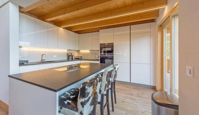 Chalet, 150m from resort center, sauna, terrace, balcony, fireplace or stove, parking, tv