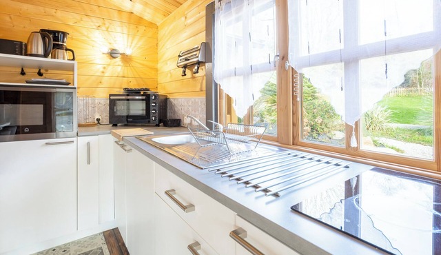 Chalet '15min Des Plages Et Baie Douarnenez' with Private Terrace and Private Garden