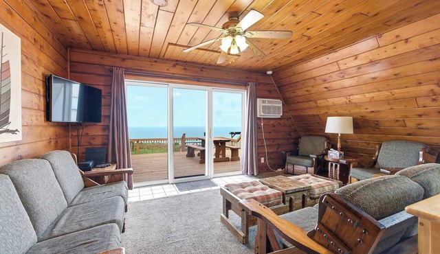 Chalet #18 w Lake Views & Resort Amenities