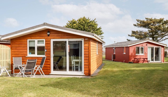 CHALET 197, romantic, character holiday cottage in St Merryn