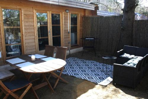 Chalet 2 en bois avec accès piscine