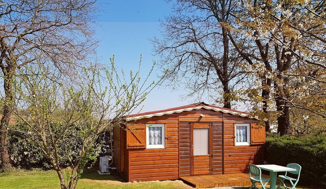 CHALET 2 people in market town near the seaside.