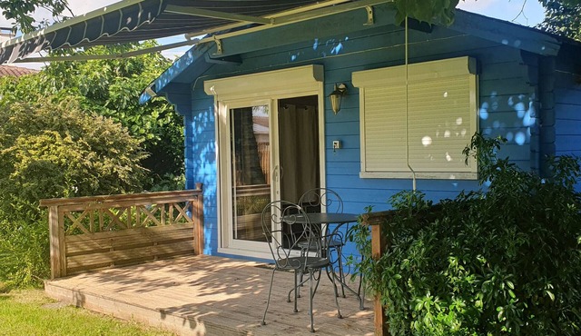 Chalet '2 Pers Jarnac' with Private Terrace, Garden, and Air Conditioning