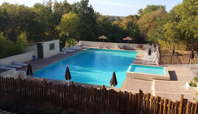 Chalet 2 Sud Ardèche with swimming pool and summer entertainment