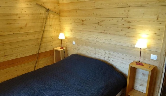 Chalet, 200m from ski slopes, balcony, fireplace or stove, tv, 120m², Peisey-Vallandry