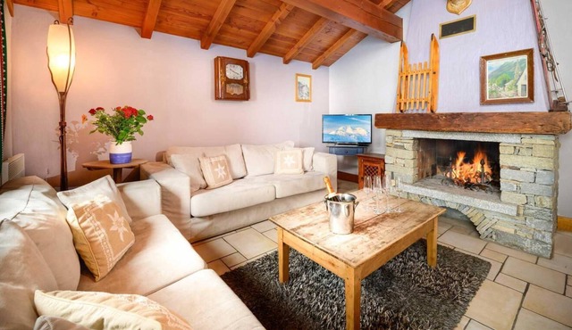 Chalet, 200m from resort center, fitness, balcony, fireplace or stove, tv, 180m², Tignes