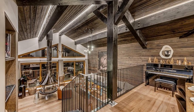 Chalet, 20m from ski slopes, view village, swimming pool, sauna, terrace, fireplace or stove, tv