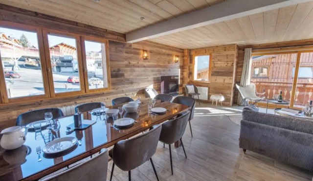 Chalet '24 Pers Sur La Roite Du Tour' with Balcony and Wi-Fi