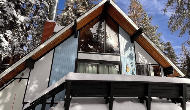 Chalet #25, Charming Ski in/Ski Out, just steps to the Mountain