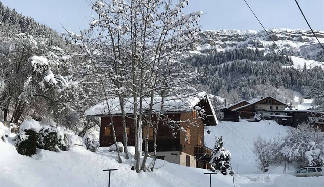 Chalet 3* au pied des pistes à Arêches, 100m², 8 pers, 4 ch, cheminée, terrasse, parking, wifi