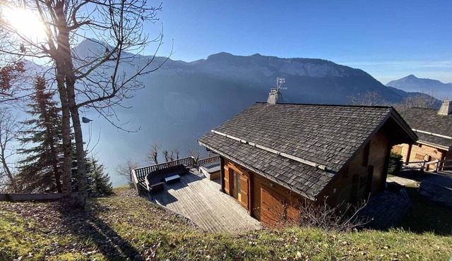 Chalet 3 bedrooms for 8 with fireplace and parking 1000m from the slopes