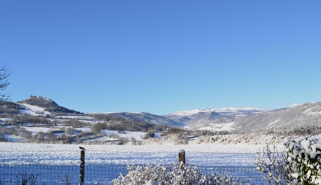 Chalet '3 Étoiles Au Calme' with Mountain View, Private Terrace and Private Garden