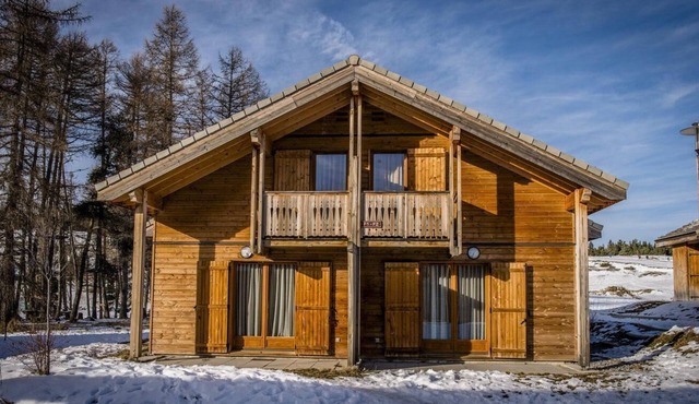 Chalet, 300m from shops, swimming pool, sauna, terrace, parking, tv, ski locker, 56m², Superdévoluy