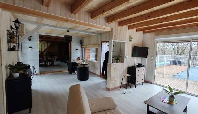 Chalet 30min D'aurillac, Piscine, Jacuzzi, 5 ch, 12 Couchages