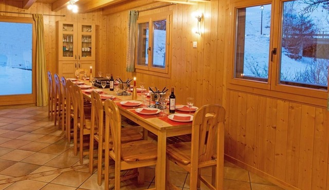 Chalet, 350m from resort center, sauna, terrace, balcony, fireplace or stove, parking, tv