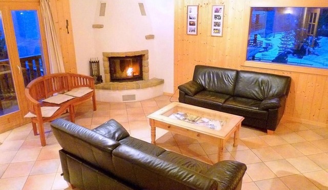Chalet, 350m from ski slopes, sauna, terrace, balcony, fireplace or stove, parking, tv, 230m²