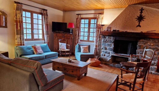 Chalet, 3rd floor, view mountain, balcony, fireplace or stove, tv, 200m², Vars