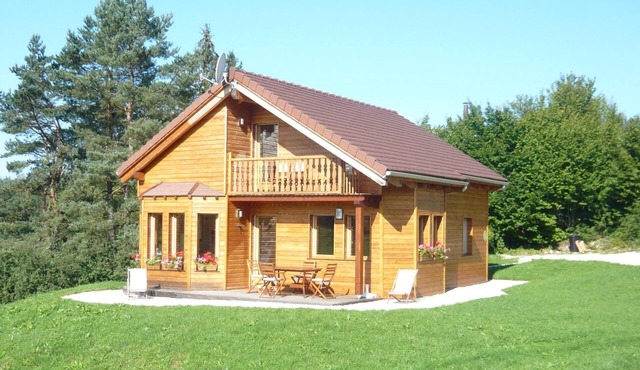Chalet 4* 300 metres from Lac de Chalain, a balance between nature and comfort