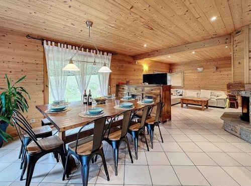 Chalet 4* chaleureux près des pistes avec parking et wifi pour 14 pers - FR-1-267-299