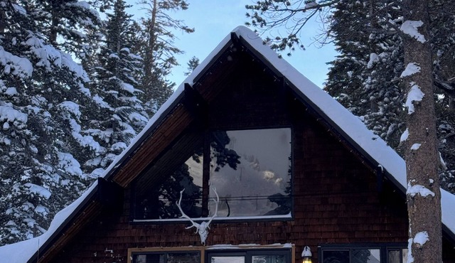 Chalet #4, Slope Side Ski in Ski Out Spacious Fami