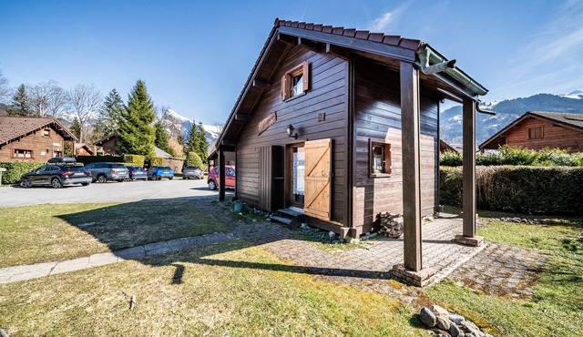 Chalet "4p Simple - La Gélinotte": Mountain View, Private Terrace & Wi-Fi