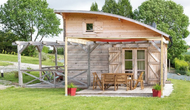 Chalet '5 Pers Landeleau 2kms Canal' with Private Terrace and Shared Garden