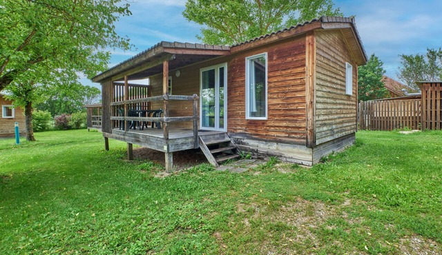 Chalet "5 Personnes 302" with Shared Pool & Shared Terrace