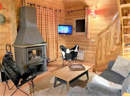 Chalet 5 pièces avec terrasse et parking - FR-1-504-624