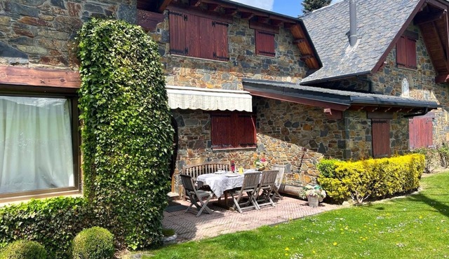 Chalet 5 rooms 11 Pax, Garden, BBQ, Cadí Views & 4 Baths