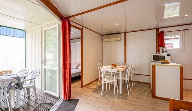 Chalet 6 ppl with Terrace in Badefols-sur-Dordogne