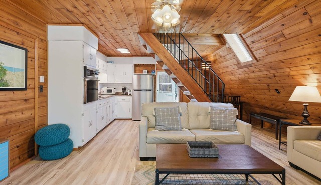 Chalet #65 Family Chalet Near Courts & Amenities