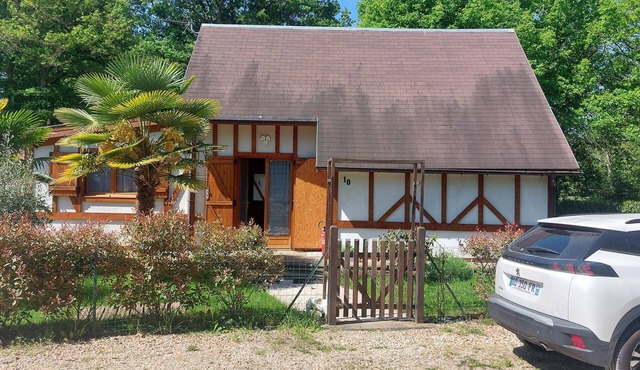 Chalet 6pers in the heart of Sologne in a residential rental park with swimming pool, tennis 3*.