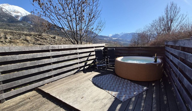 CHALET 75M2 LARGE TERRACE WITH JACUZZI AND MOUNTAIN VIEW