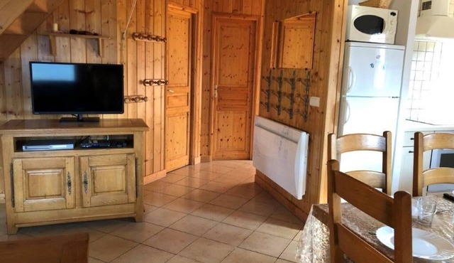 CHALET 8 PEOPLE NEAR PISTE